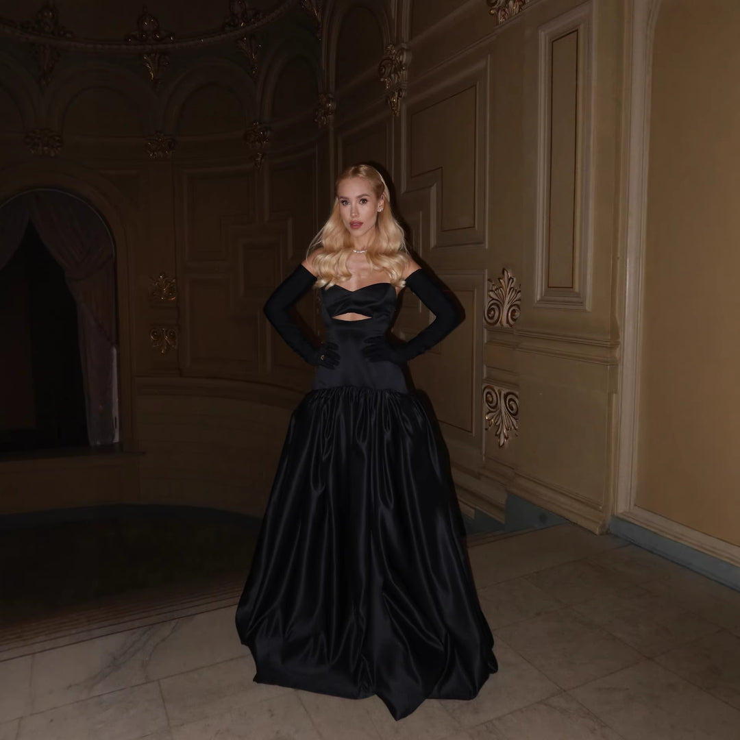 Damer Elegant Maxiklänning med hjärtformad halsringning och flödande kjol Mirla-Eva Jonsson