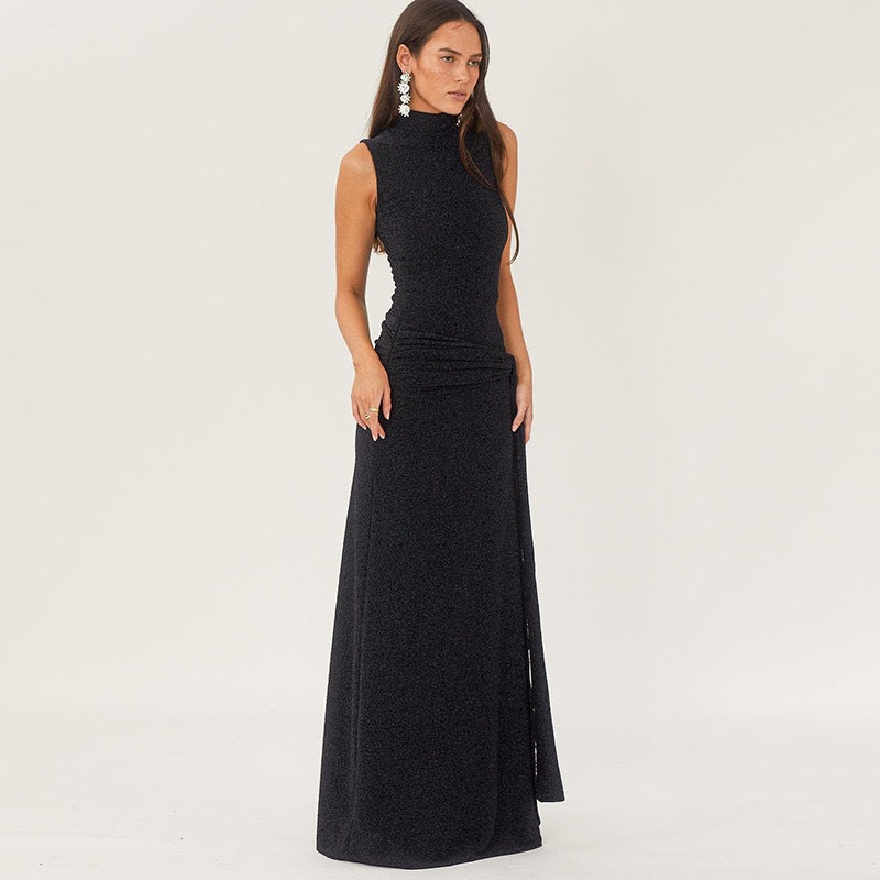 Damer Elegant Maxiklänning med hög krage och draperad detalj Mirla-Eva Jonsson