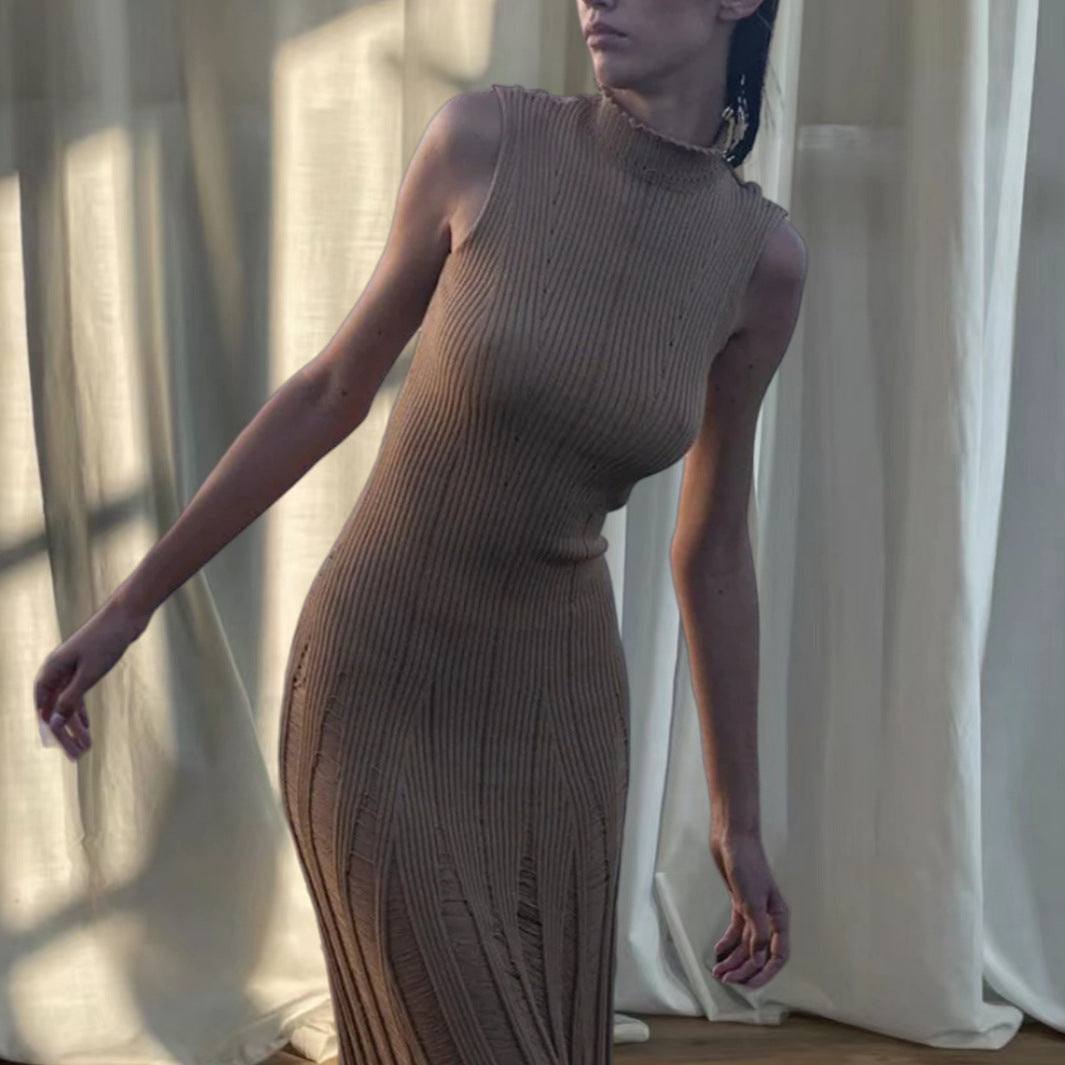 Damer Elegant Maxiklänning med hög krage och raffinerad ribbdesign Mirla-Eva Jonsson