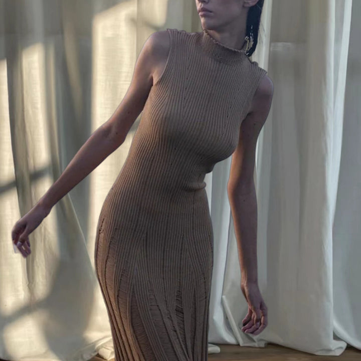 Damer Elegant Maxiklänning med hög krage och raffinerad ribbdesign Mirla-Eva Jonsson