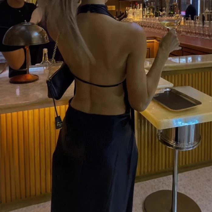 Damer Elegant Maxiklänning med off-shoulder design och djup ryggöppning Mirla-Eva Jonsson