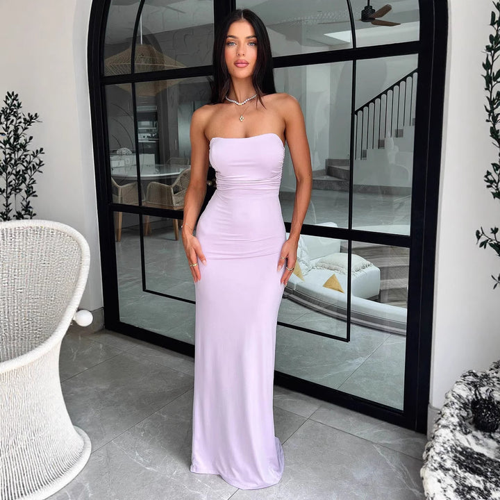 Damer Elegant Maxiklänning med off-shoulder design och figurnära snitt Mirla-Eva Jonsson
