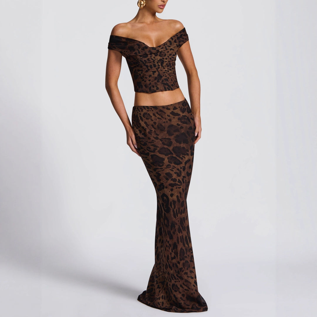 Damer Elegant Maxiklänning med off-shoulder design och leopardmönster Mirla-Eva Jonsson