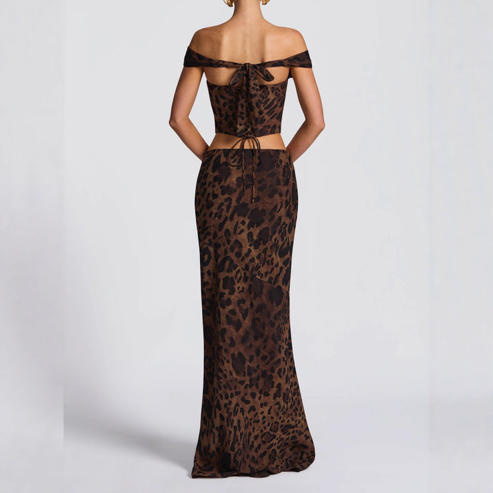 Damer Elegant Maxiklänning med off-shoulder design och leopardmönster Mirla-Eva Jonsson
