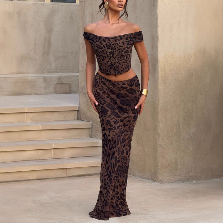Damer Elegant Maxiklänning med off-shoulder design och leopardmönster Mirla-Eva Jonsson