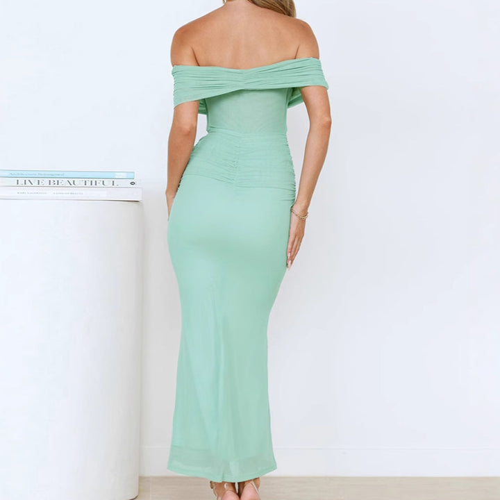 Damer Elegant Maxiklänning med off-shoulder design och raffinera volangdetaljer Mirla-Eva Jonsson