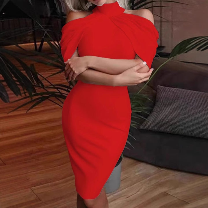 Damer Elegant Maxiklänning med off-shoulder design och raffinerade draperingar Mirla-Eva Jonsson