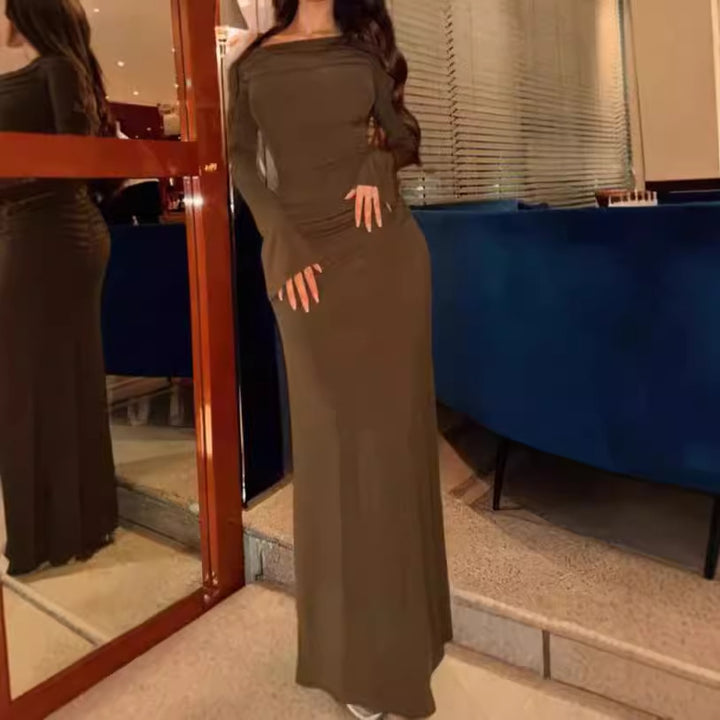 Damer Elegant Maxiklänning med off-shoulder design och rynkor Mirla-Eva Jonsson
