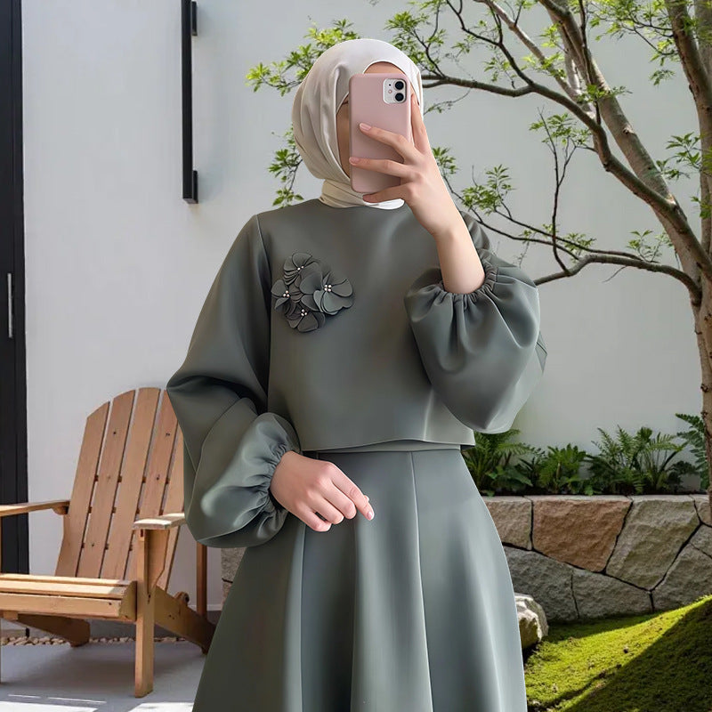 Damer Elegant Maxiklänning med puffärmar och dekorativ blomdetalj Mirla-Eva Jonsson