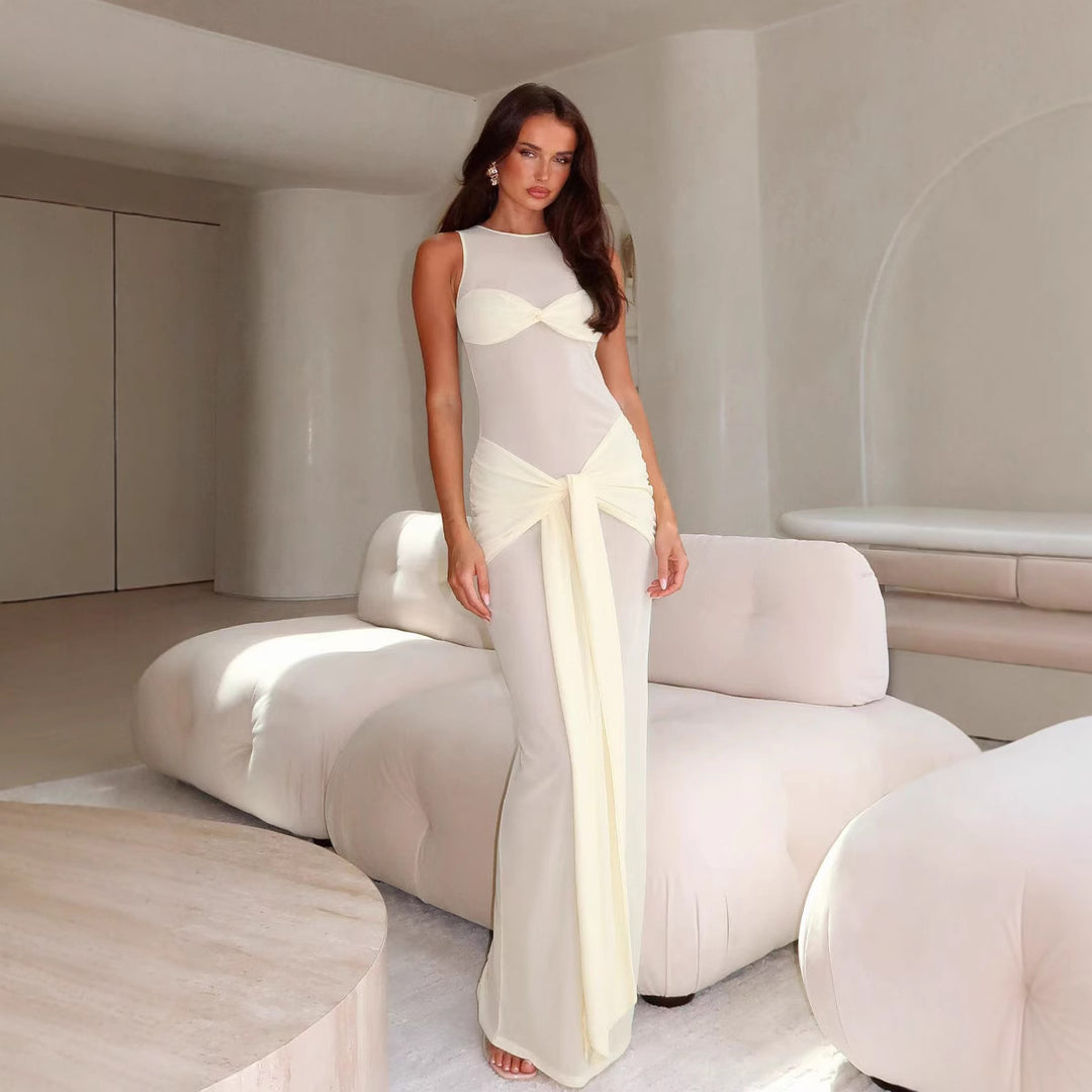 Damer Elegant Maxiklänning med raffinerad omslagdesign och transparenta insatser Mirla-Eva Jonsson