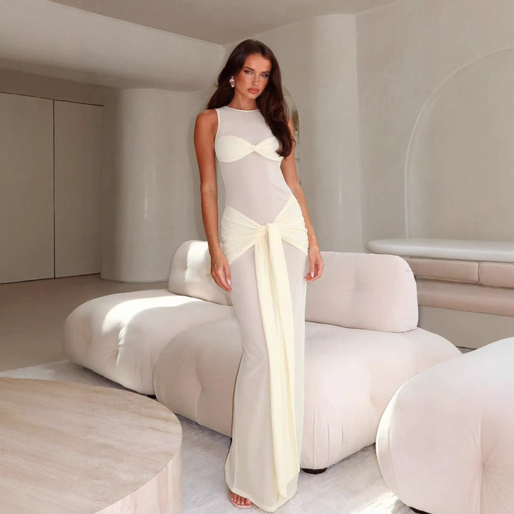 Damer Elegant Maxiklänning med raffinerad omslagdesign och transparenta insatser Mirla-Eva Jonsson