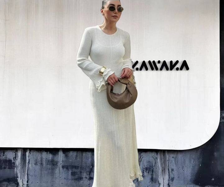 Damer Elegant Maxiklänning med raffinerad ribbdesign och fransiga ärmar Mirla-Eva Jonsson