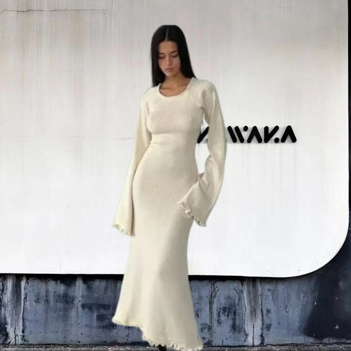 Damer Elegant Maxiklänning med raffinerad ribbdesign och fransiga ärmar Mirla-Eva Jonsson