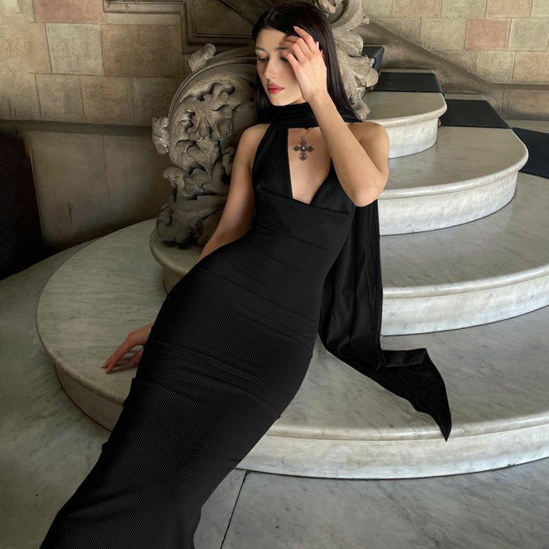 Damer Elegant Maxiklänning med raffinerade cut-out-detaljer och sjal Mirla-Eva Jonsson