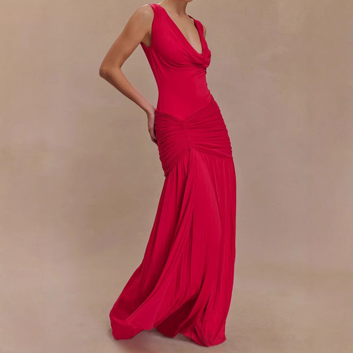 Damer Elegant Maxiklänning med raffinerade draperingar och figurnära snitt Mirla-Eva Jonsson