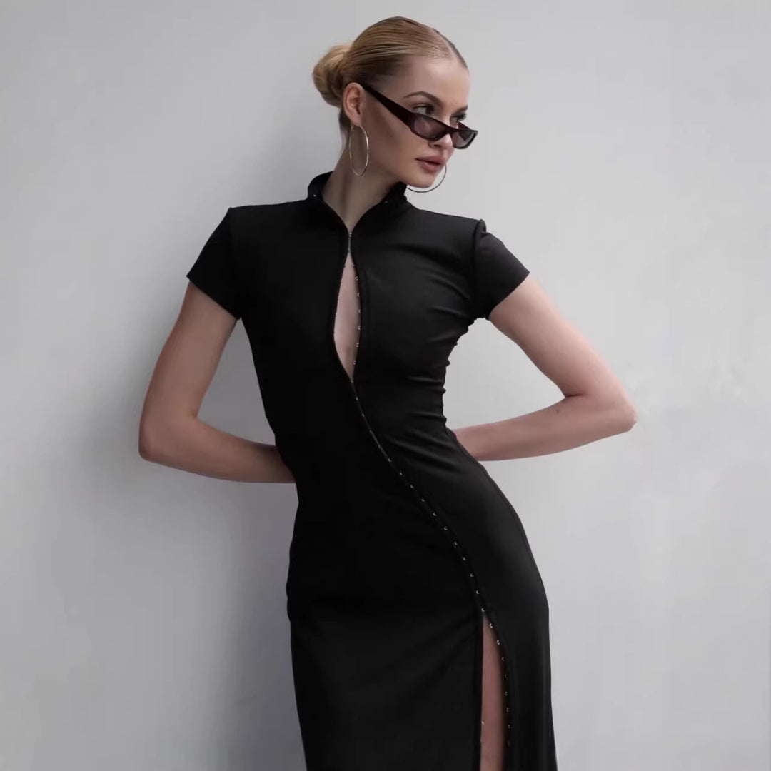 Damer Elegant Maxiklänning med raffinerade knappdetaljer och sidoflik Mirla-Eva Jonsson