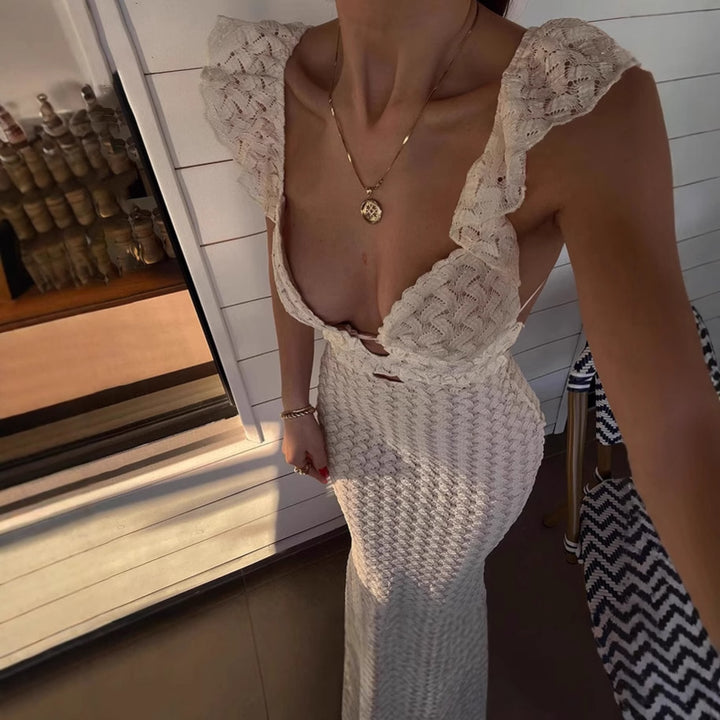 Damer Elegant Maxiklänning med raffinerade volangdetaljer och djup V-ringning Mirla-Eva Jonsson