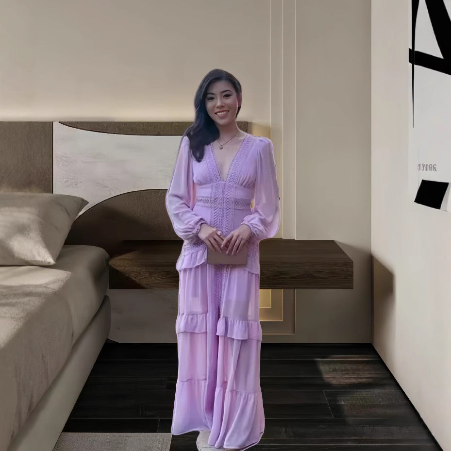 Damer Elegant Maxiklänning med romantisk volangdesign och djup V-ringning Mirla-Eva Jonsson