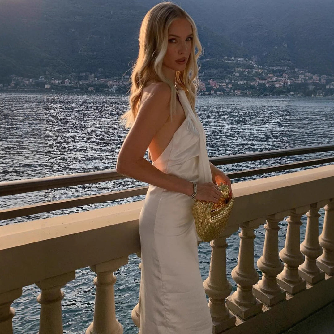 Damer Elegant Maxiklänning med rynkat överdel och högkvalitativ satinfinish Mirla-Eva Jonsson