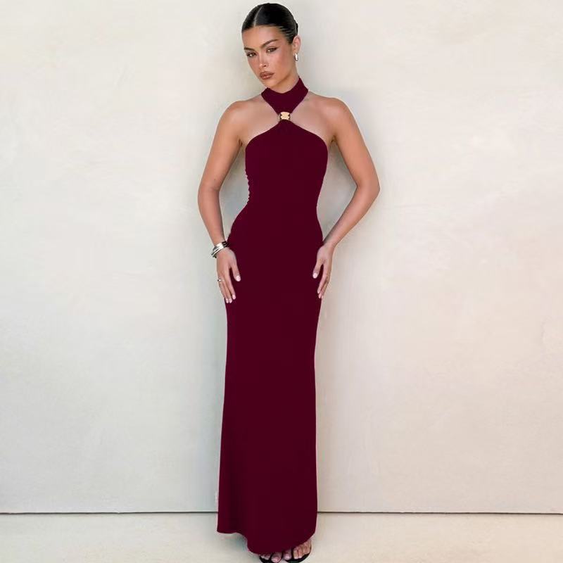 Damer Elegant Maxiklänning med snygg halterneck och figurnära silhuett Mirla-Eva Jonsson