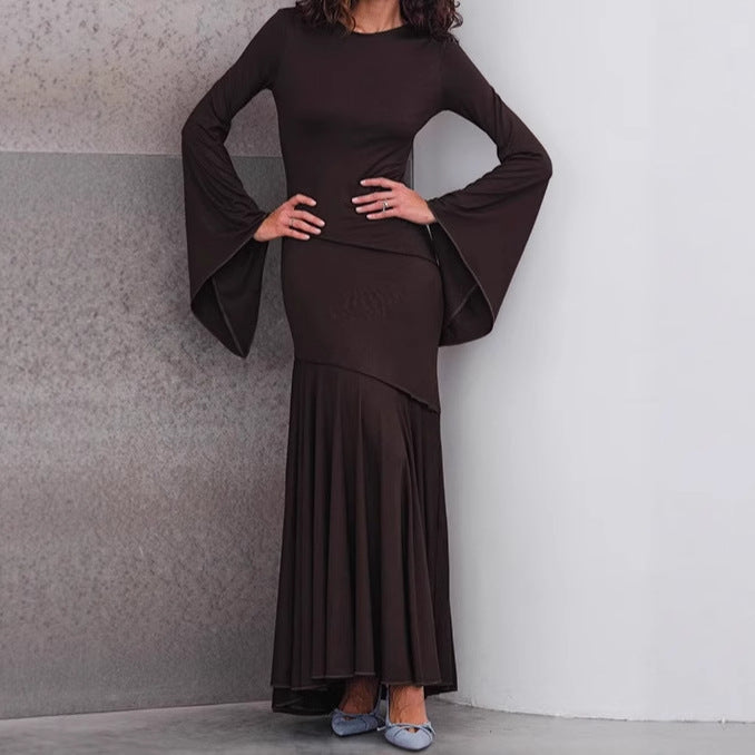 Damer Elegant Maxiklänning med svängande fåll och vida ärmar Mirla-Eva Jonsson
