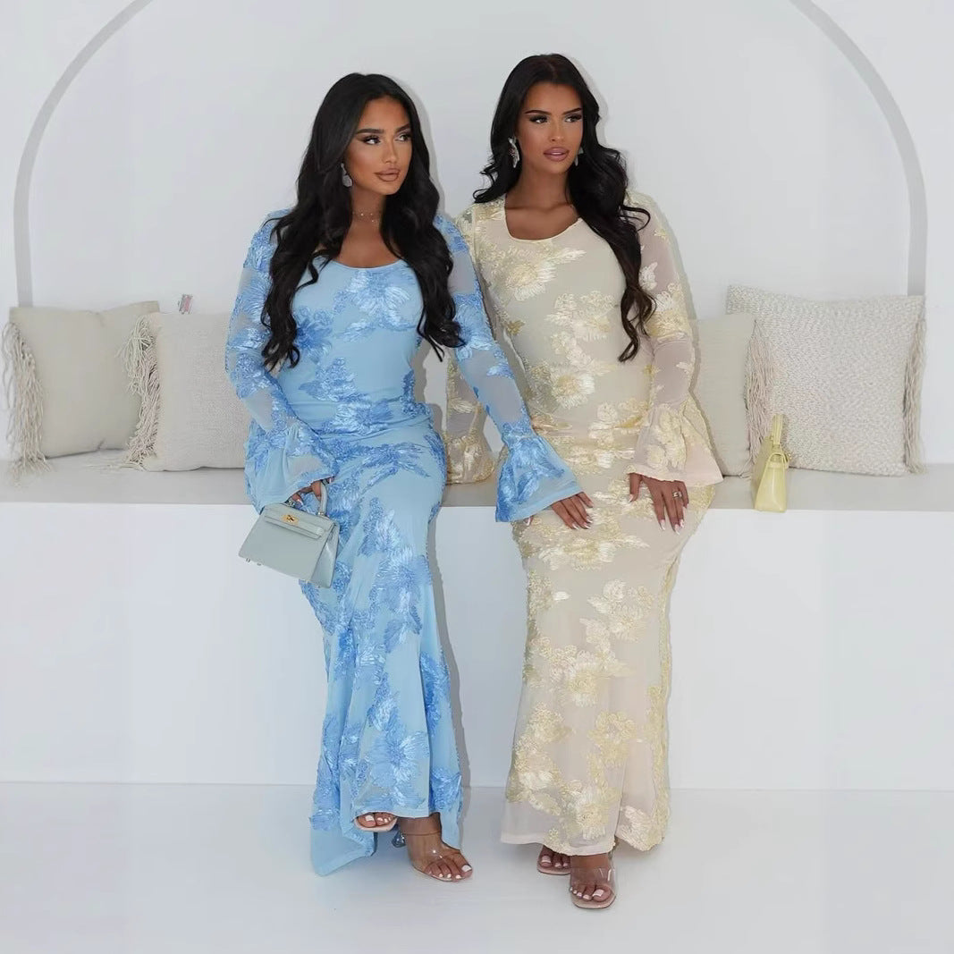 Damer Elegant Maxiklänning med transparent spets och florala applikationer Mirla-Eva Jonsson