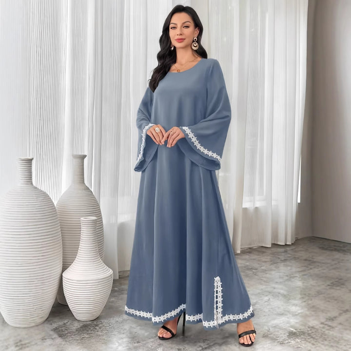 Damer Elegant Maxiklänning med utsvängda ärmar och subtila spetsdetaljer Mirla-Eva Jonsson