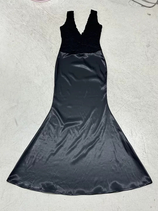 Damer Elegant Maxikleid mit tiefem V-Ausschnitt und romantischem Spitzentop Mirla-Eva Jonsson