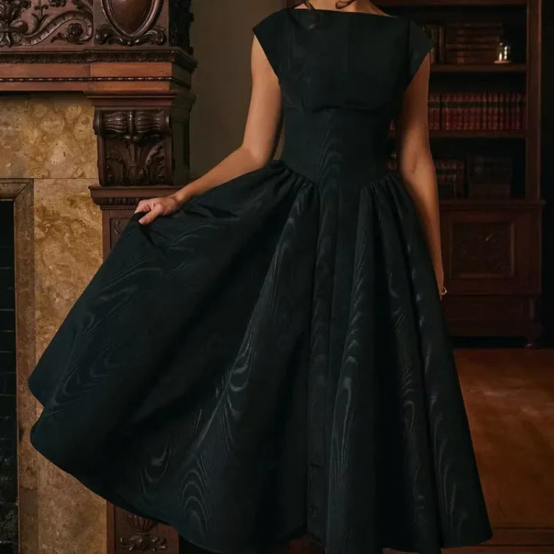 Damer Elegant Midi Klänning med Flödande Kjol Mirla-Eva Jonsson