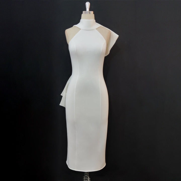 Damer Elegant Midi-klänning med asymmetrisk halsringning och innovativ volangdetalj Mirla-Eva Jonsson
