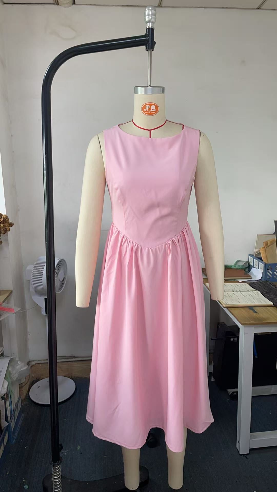 Damer Elegant Midi-klänning med figursydd överdel och svängande kjol Mirla-Eva Jonsson