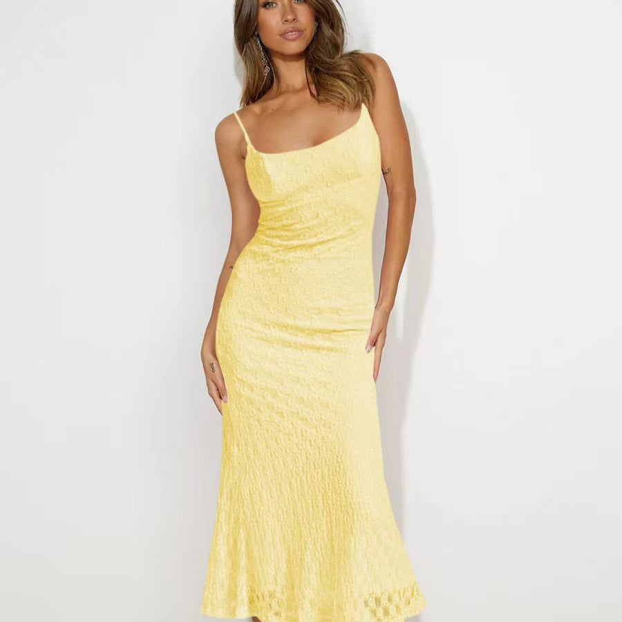 Damer Elegant Midi-klänning med fint spetsmönster och smala spaghetti axelband Mirla-Eva Jonsson