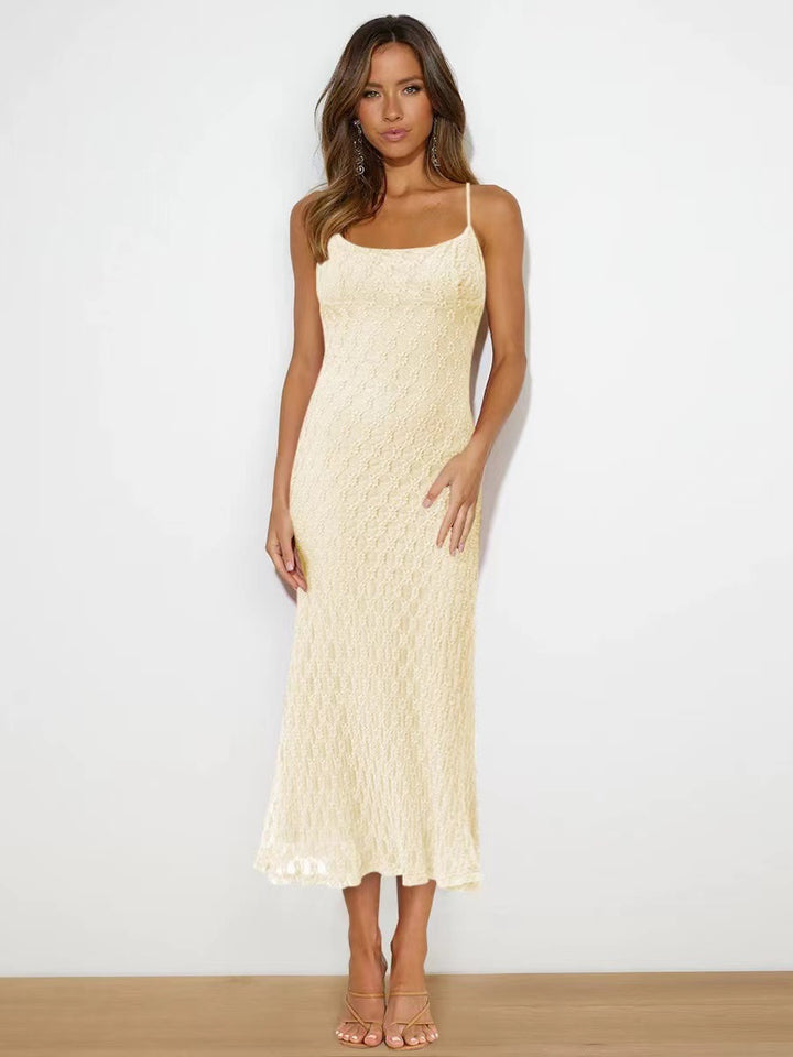 Damer Elegant Midi-klänning med fint spetsmönster och smala spaghetti axelband Mirla-Eva Jonsson