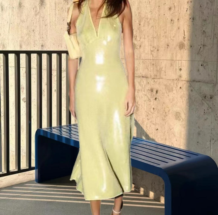 Damer Elegant Midi-klänning med glittrande övermaterial och V-ringning Mirla-Eva Jonsson