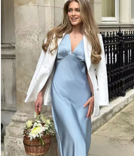 Damer Elegant Midi-klänning med puffärmar och figursydd design Mirla-Eva Jonsson