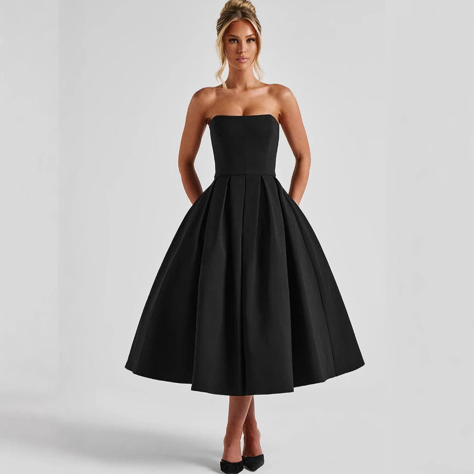 Damer Elegant Midi-klänning med svängande kjol och raffinerad bandeau-urringning Mirla-Eva Jonsson