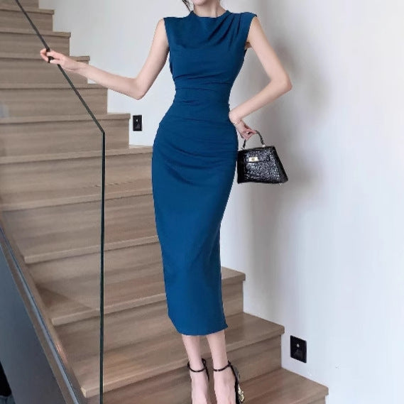 Damer Elegant Midiklänning med figursydd design och draperingar Eva Jonsson-Eva Jonsson