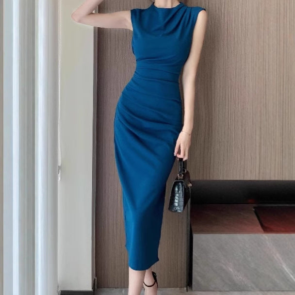 Damer Elegant Midiklänning med figursydd design och draperingar Mirla-Eva Jonsson