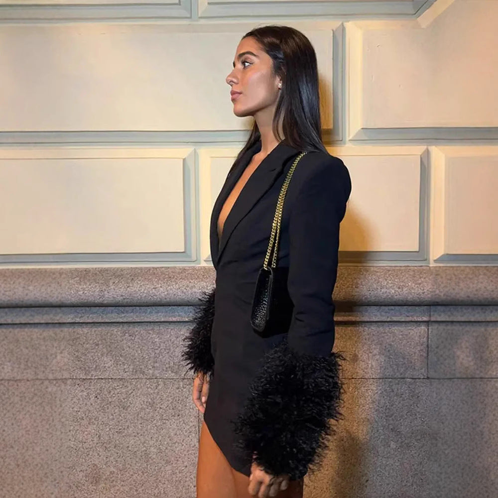 Damer Elegant Mini Klänning med Djup U-ringning och Snygga Fleecedetaljer-Eva Jonsson