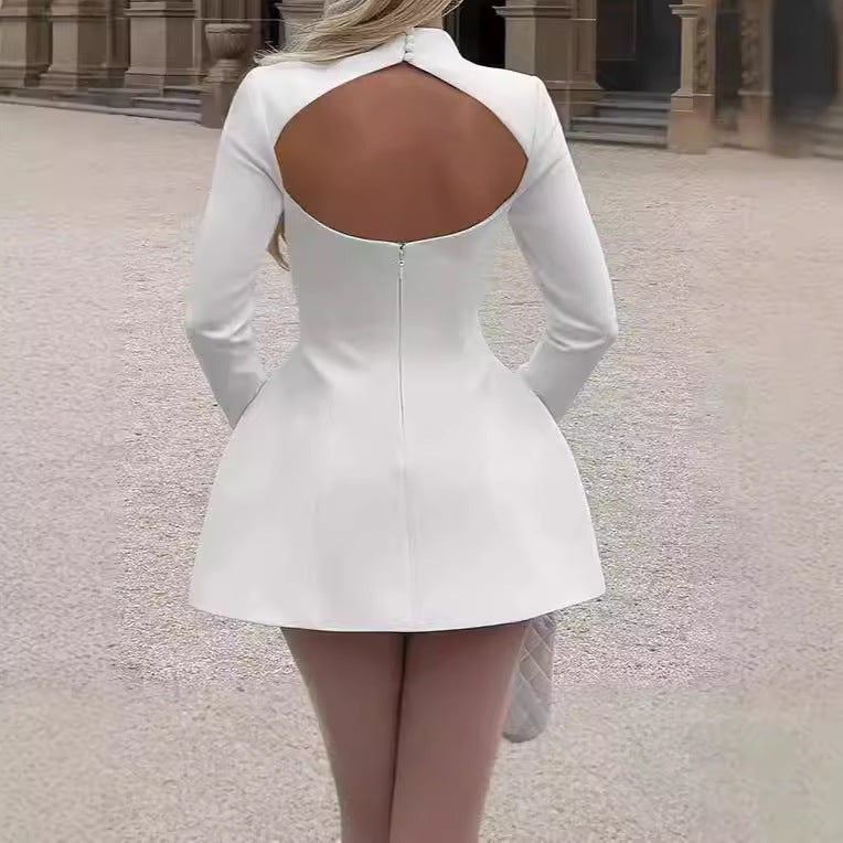 Damer Elegant Mini-klänning med hög hals och utsvängd fåll Mirla-Eva Jonsson