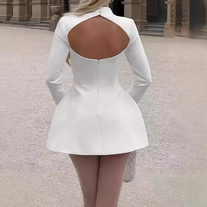 Damer Elegant Mini-klänning med hög hals och utsvängd fåll Mirla-Eva Jonsson