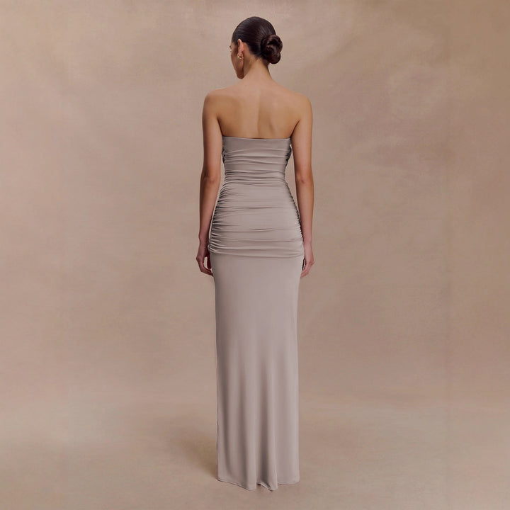Damer Elegant Minimalistisk Aftonklänning med Rynkor Mirla-Eva Jonsson