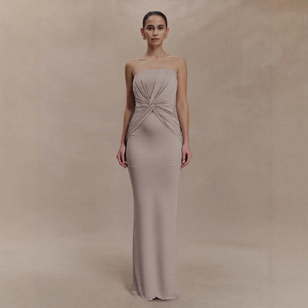 Damer Elegant Minimalistisk Aftonklänning med Rynkor Mirla-Eva Jonsson
