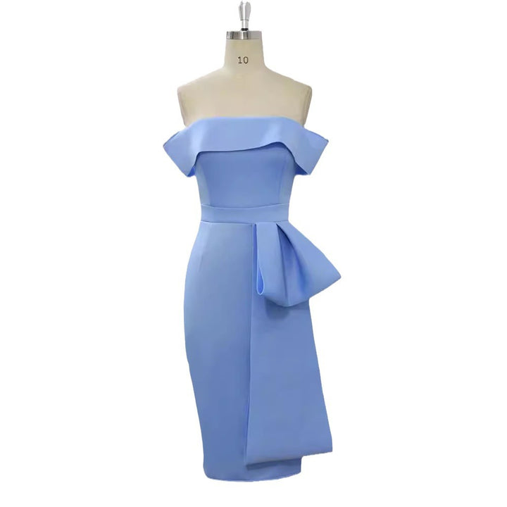 Damer Elegant Off-Shoulder Klänning med dekorativ volangkant och asymmetrisk detalj Mirla-Eva Jonsson