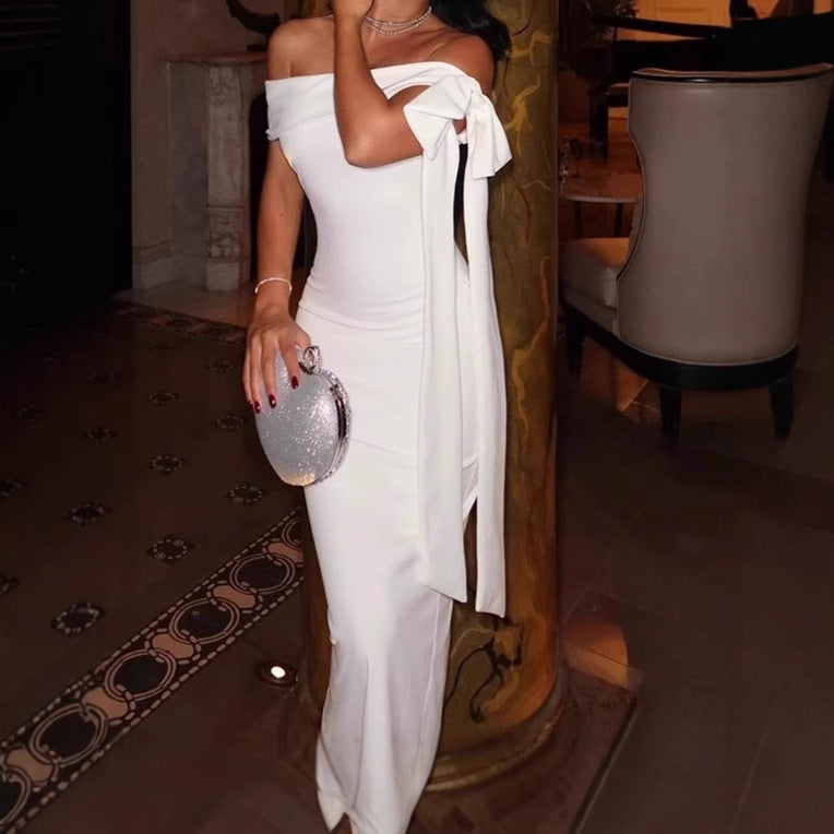 Damer Elegant Off-Shoulder Maxiklänning med figursmickrande skärning och svängande fåll Mirla-Eva Jonsson