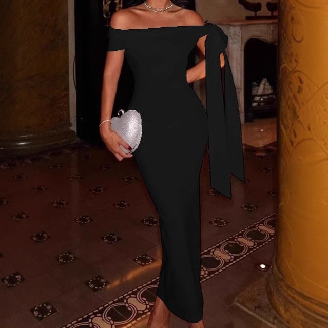 Damer Elegant Off-Shoulder Maxiklänning med figursmickrande skärning och svängande fåll Mirla-Eva Jonsson