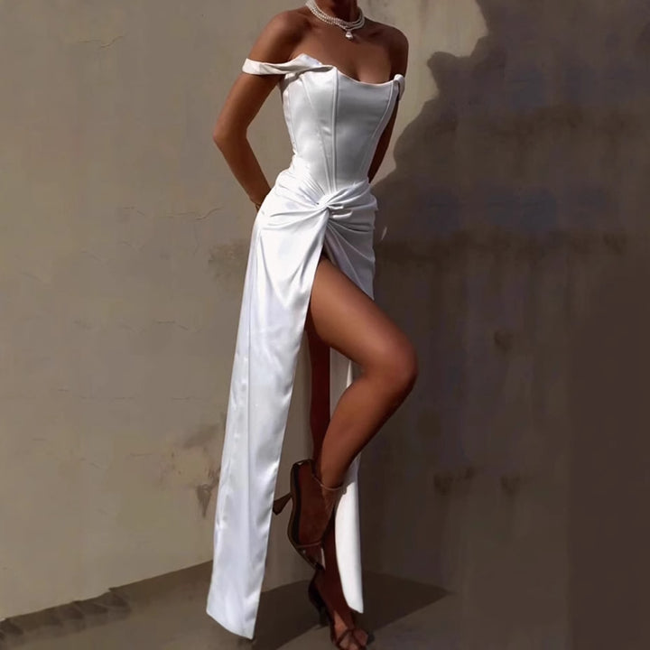 Damer Elegant Off-Shoulder Maxiklänning med sidoflik och raffinerad drapering Eva Jonsson-Eva Jonsson