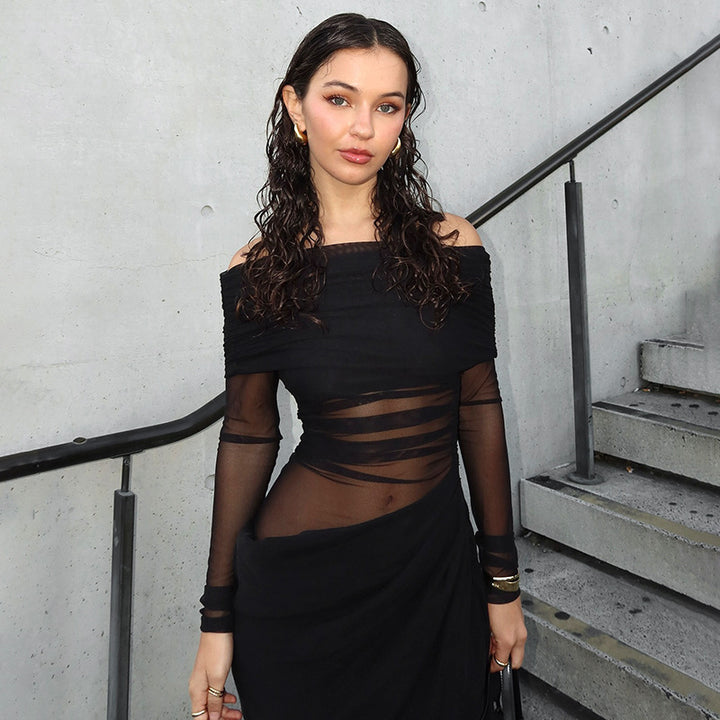 Damer Elegant Off-Shoulder Maxiklänning med transparenta insatser och rynkat design Eva Jonsson-Eva Jonsson