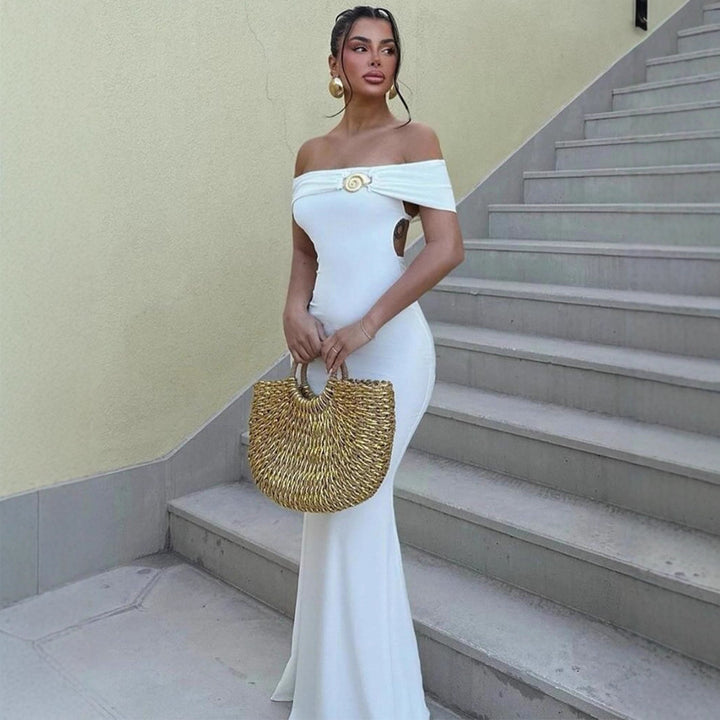 Damer Elegant Offshoulder Maxiklänning med dekorativt Guld-detalj Mirla-Eva Jonsson