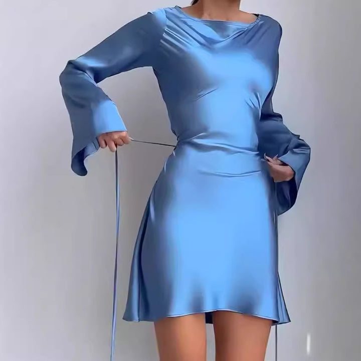 Damer Elegant Omslagsklänning med slät tyg och vida ärmar Mirla-Eva Jonsson